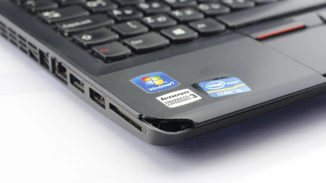 Lenovo ThinkPad Edge E330 913